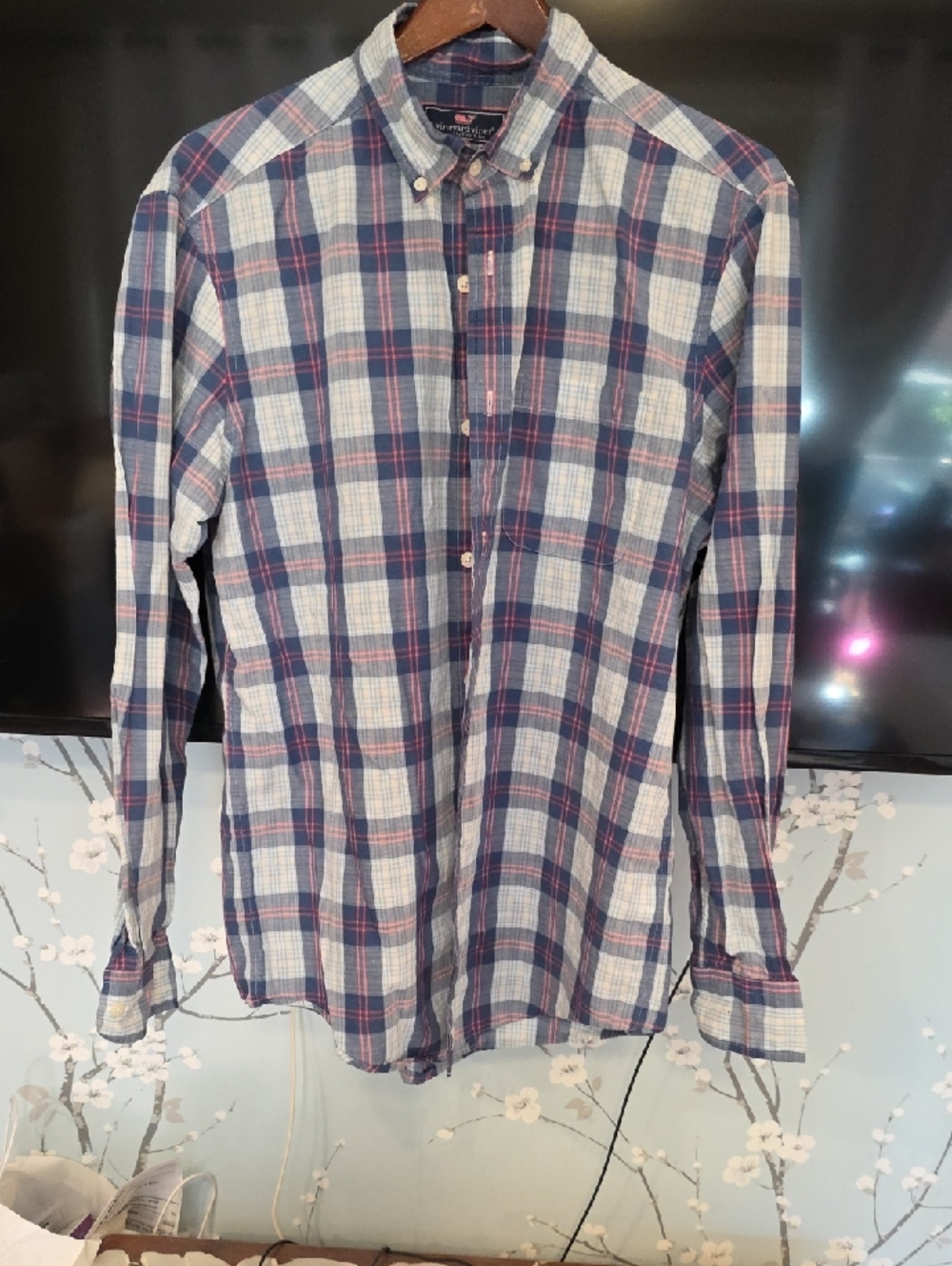 Size medium Linen and Cotton Vineyard Vines, Murry shirt Size M